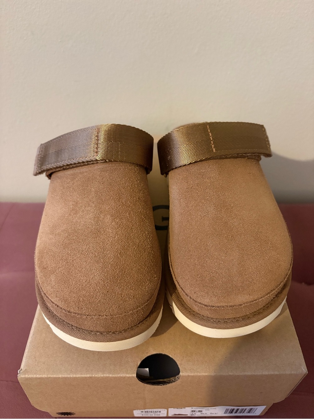 UGG GOLDENSTAR CLOGS - Picture 3 of 5